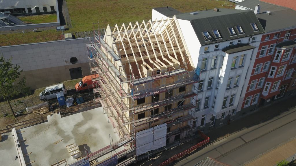 Maisons groupées en bois massif HBE COMABOIS.